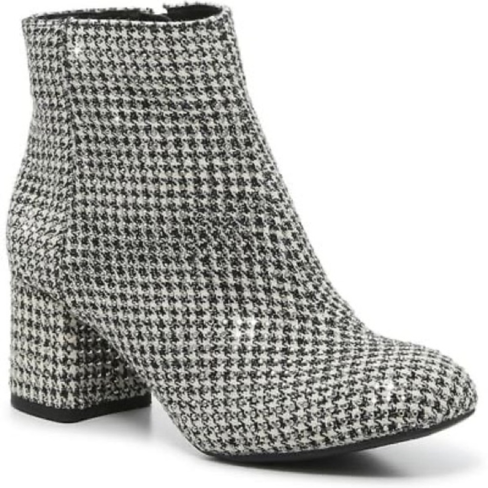Kelly & Katie Thessa Bootie
